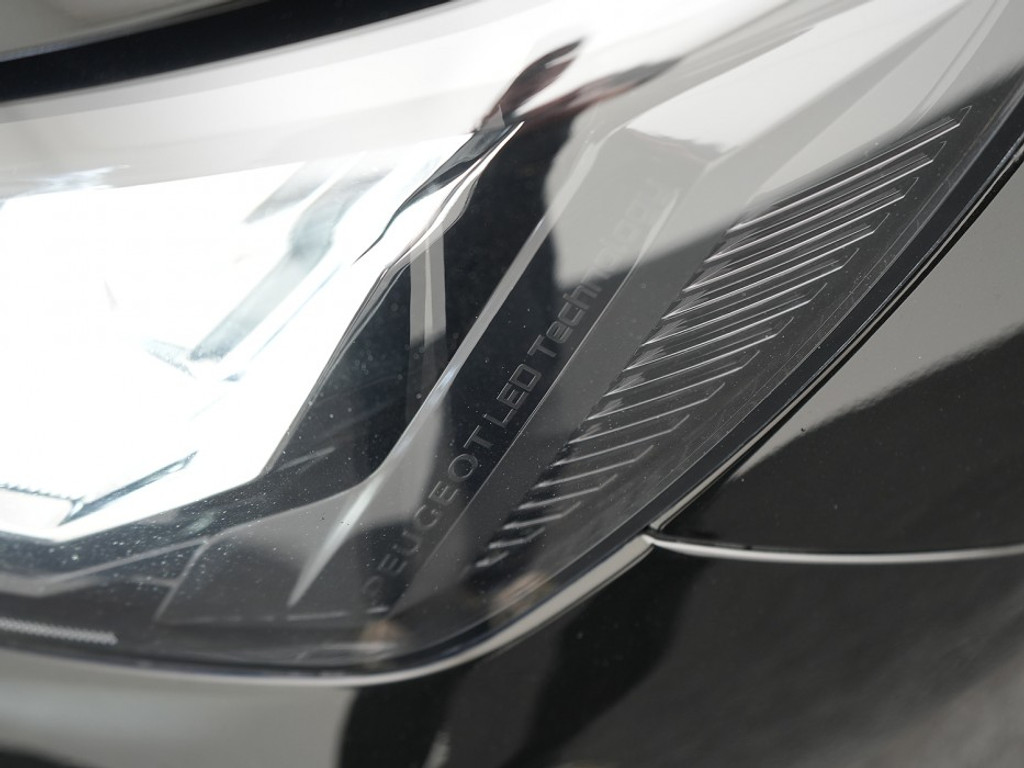 Peugeot 208 1.2 Hybrid Allure Automaat Carplay | Climate | Cruise | PDC | Full Led | LM-Velgen |