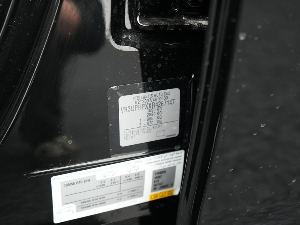 Peugeot 208 1.2 Hybrid Allure Automaat Carplay | Climate | Cruise | PDC | Full Led | LM-Velgen |