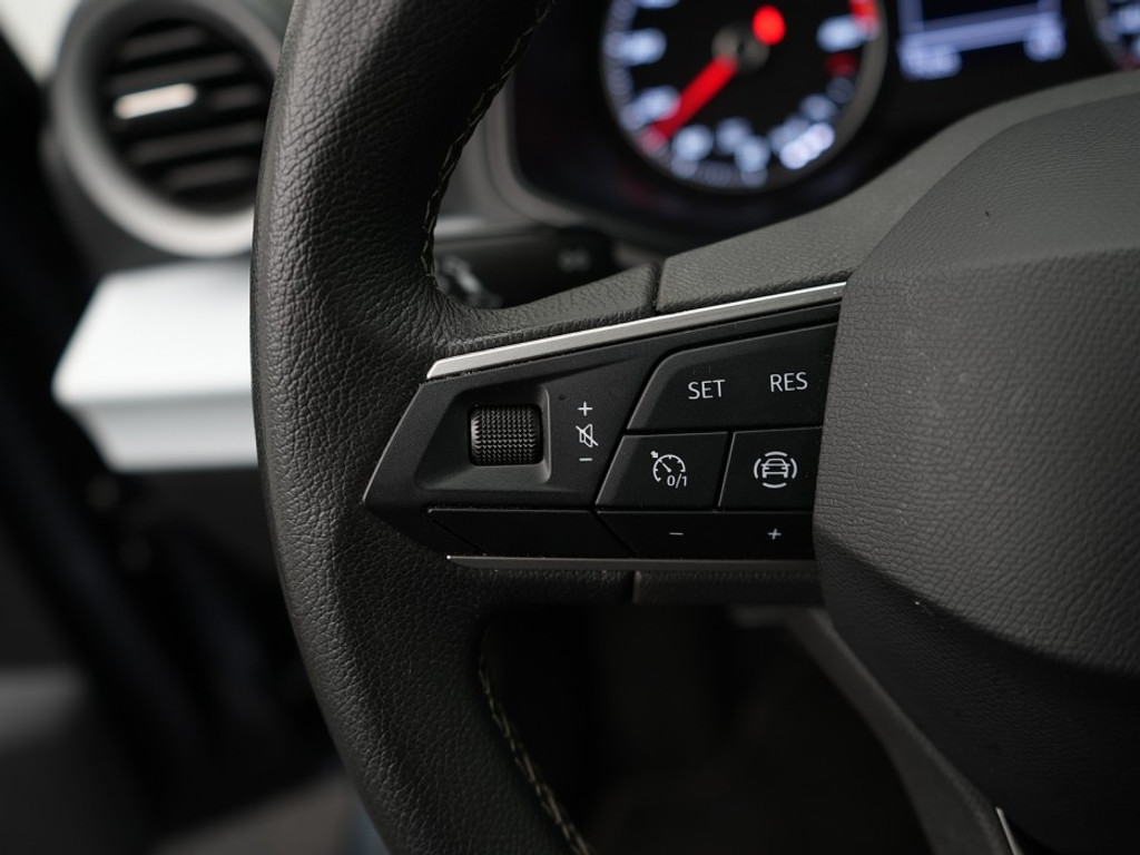 SEAT Arona 1.0 TSI Style Navi & Carplay | Cruise | Climate | LM-Velgen | Lane Assist | El. Spiegels & Ramen |