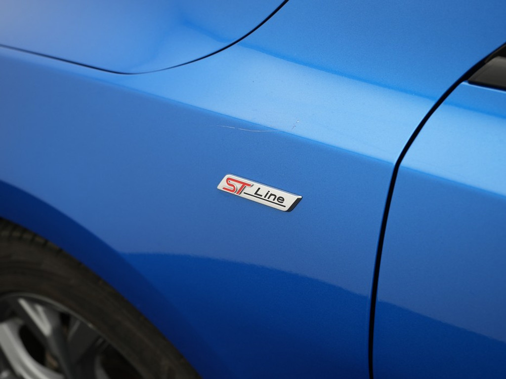 Ford FOCUS Wagon ST-Line Stoel & Stuurverwarming | Achteruitrijcamera | Adaptief Cruise | Navi & Carplay |