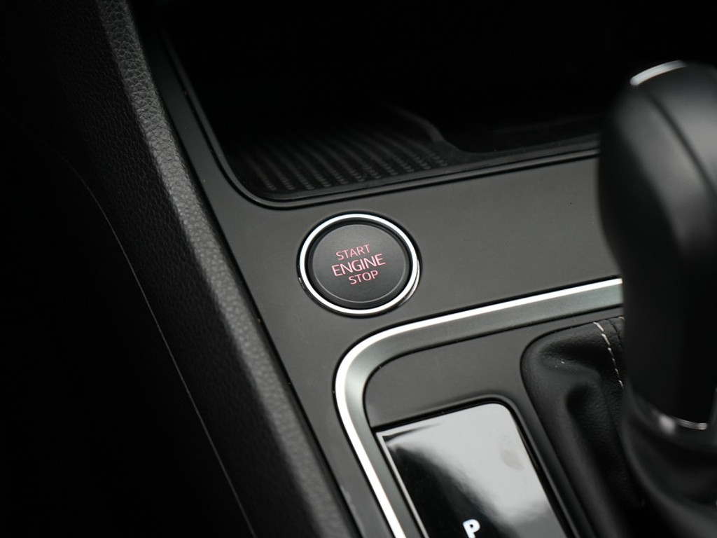 SEAT Ateca Style 1.5 TSI DSG Stoel & Stuurverwarming | Adaptief Cruise | Climate | Achteruitrijcamera |