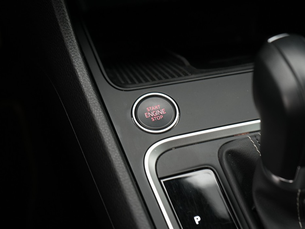 SEAT Ateca Style 1.5 TSI DSG Stoel & Stuurverwarming | Adaptief Cruise | Climate | Achteruitrijcamera |