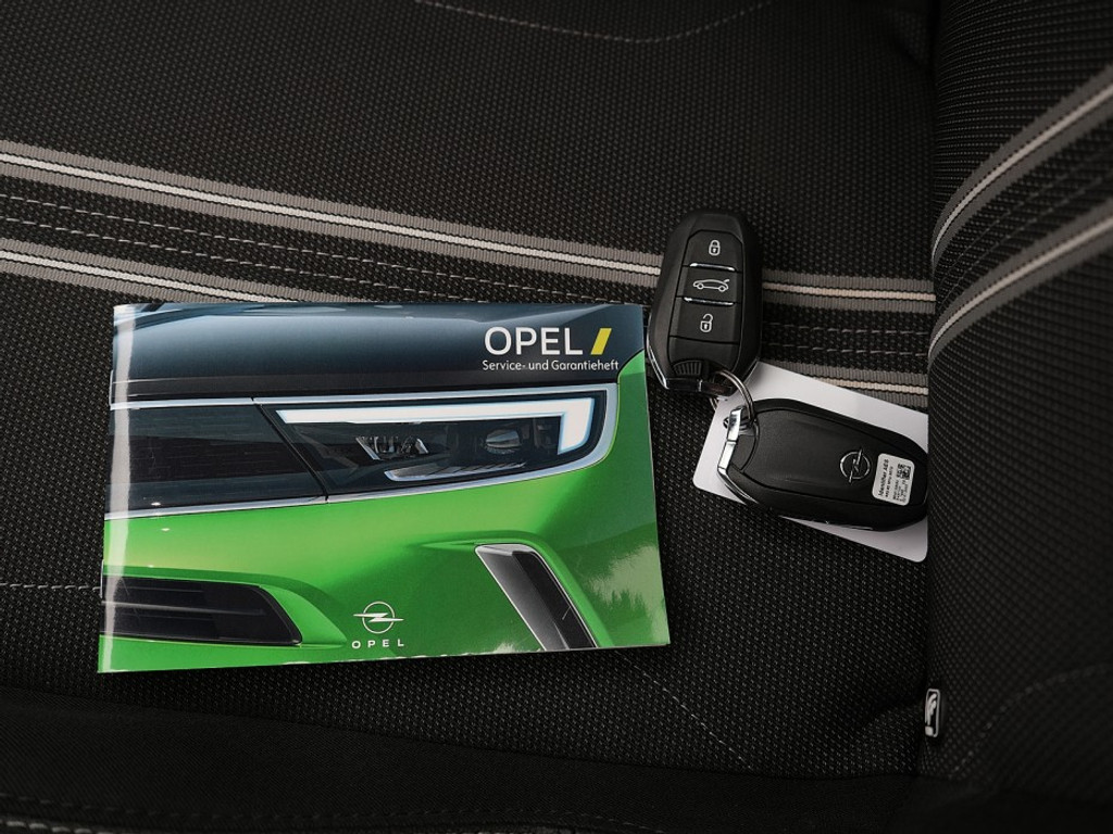 Opel Corsa 1.2 GS Stoel & Stuurverwarming | Adaptief Cruise | Achteruitrijcamera | Navi & Carplay |