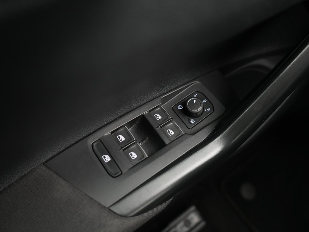 Volkswagen Polo 1.0 TSI Style IQ Light | Adaptief Cruise | Achteruitrijcamera | Navi & Carplay | Climate |