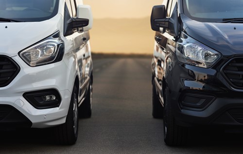 Bestelauto's in showroom